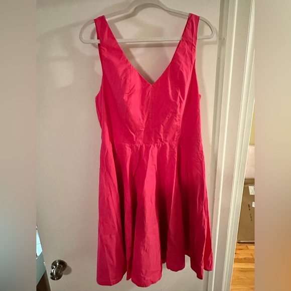 Vineyard Vines Dresses & Skirts - Vineyard Vines Pink V-Neck Fit and Flare Dress